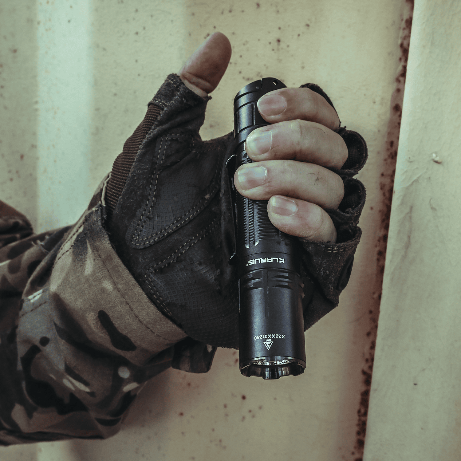 Klarus Tactical Flashlight XT2CR PRO V2 愛維斯 照明