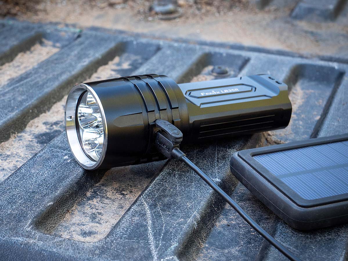 FENIX LR35R RECHARGEABLE FLASHLIGHT 10000 流明 Torch 手電筒 愛維斯 照明